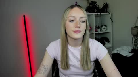 evelynblond online show from April 13, 2026, 12:32 pm