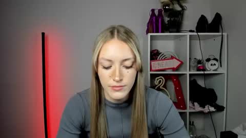 Snapshot of evelynblond chatting on May 11, 2026, 2:45 pm evelynblond online show from May 11, 2026, 2:45 pm