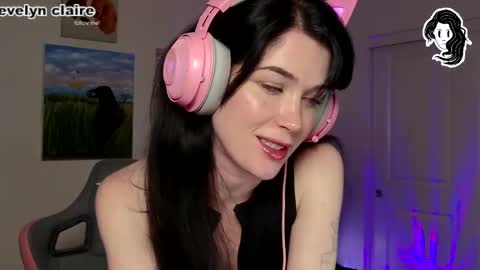 Snapshot of evelynclaire chatting on December 24, 2024, 7:17 am Evelyn Claire online show from December 24, 2024, 7:17 am