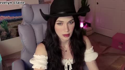 Snapshot of evelynclaire chatting on March 21, 2026, 6:18 am Evelyn Claire online show from March 21, 2026, 6:18 am