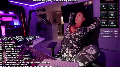 Snapshot of evelyne92 chatting on January 16, 2025, 1:27 am Evelyne online show from January 16, 2025, 1:27 am