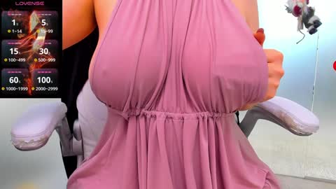 evelyne_rose online show from December 17, 2024, 12:22 pm