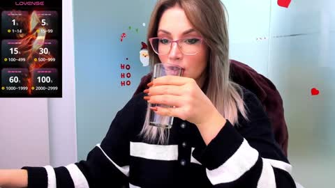 evelyne_rose online show from December 19, 2024, 6:12 am
