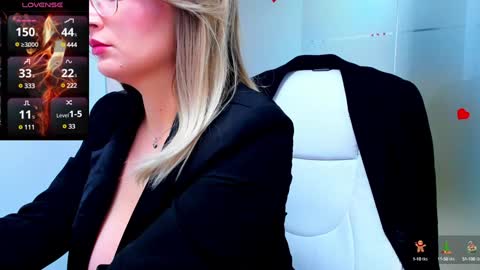 evelyne_rose online show from January 3, 2025, 9:15 am