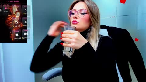 evelyne_rose online show from January 10, 2025, 5:37 am