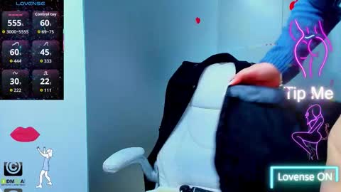 evelyne_rose online show from November 20, 2025, 6:13 am