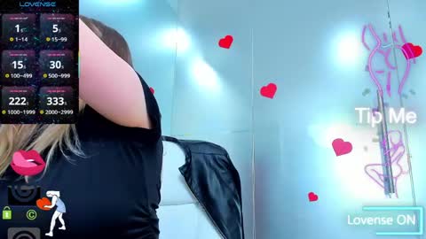 evelyne_rose online show from June 2, 2026, 5:09 am
