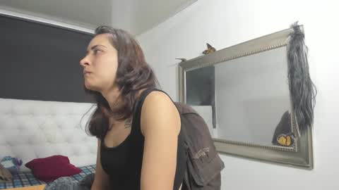 Evelyne online show from October 9, 2025, 2:42 am