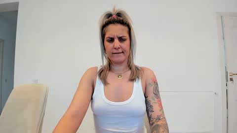 evelynevyyy online show from March 16, 2026, 7:34 am