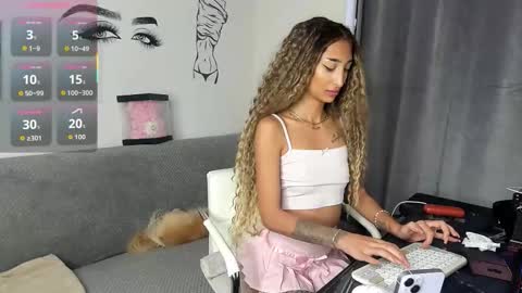 Evelyn online show from November 13, 2025, 2:16 pm