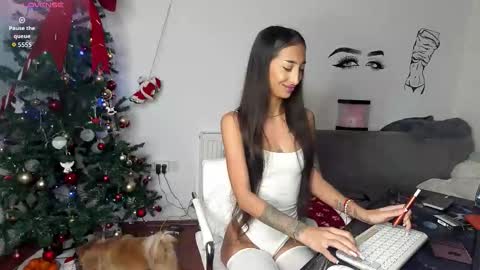 Evelyn online show from December 16, 2025, 6:51 am