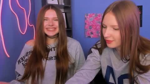 Snapshot of evelynlovelyy chatting on March 20, 2026, 12:10 pm evelynlovelyy online show from March 20, 2026, 12:10 pm