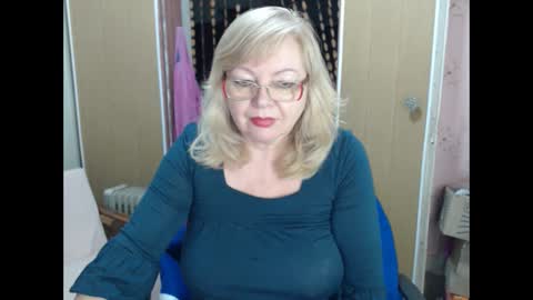 Snapshot of evelynloveshy chatting on December 29, 2024, 2:31 pm BarbaraBlondy online show from December 29, 2024, 2:31 pm