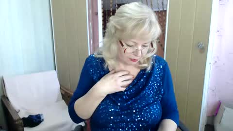 Snapshot of evelynloveshy chatting on December 31, 2024, 12:04 pm BarbaraBlondy online show from December 31, 2024, 12:04 pm