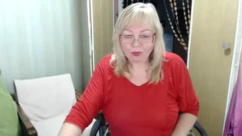 Snapshot of evelynloveshy chatting on January 2, 2025, 6:56 pm BarbaraBlondy online show from January 2, 2025, 6:56 pm
