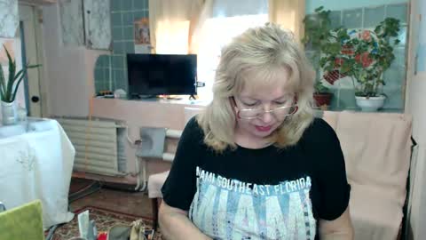 Snapshot of evelynloveshy chatting on January 10, 2025, 10:39 am BarbaraBlondy online show from January 10, 2025, 10:39 am