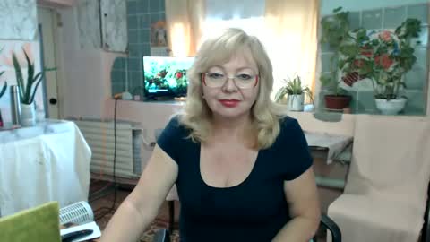 Snapshot of evelynloveshy chatting on January 12, 2025, 9:08 am BarbaraBlondy online show from January 12, 2025, 9:08 am
