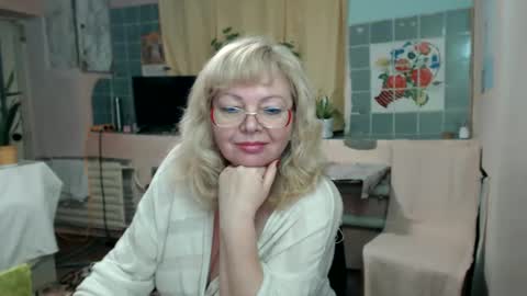 Snapshot of evelynloveshy chatting on January 15, 2025, 1:12 am BarbaraBlondy online show from January 15, 2025, 1:12 am