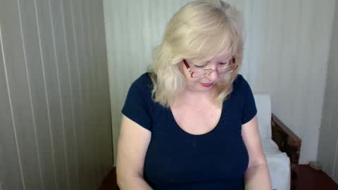 Snapshot of evelynloveshy chatting on January 25, 2025, 8:10 am BarbaraBlondy online show from January 25, 2025, 8:10 am