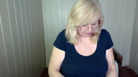 Snapshot of evelynloveshy chatting on January 25, 2025, 11:13 am BarbaraBlondy online show from January 25, 2025, 11:13 am