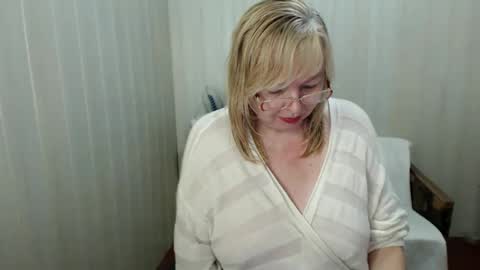 Snapshot of evelynloveshy chatting on January 30, 2025, 8:53 pm BarbaraBlondy online show from January 30, 2025, 8:53 pm