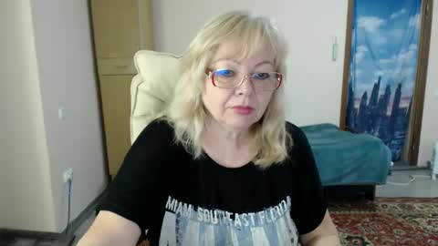 Snapshot of evelynloveshy chatting on February 14, 2025, 6:45 am BarbaraBlondy online show from February 14, 2025, 6:45 am