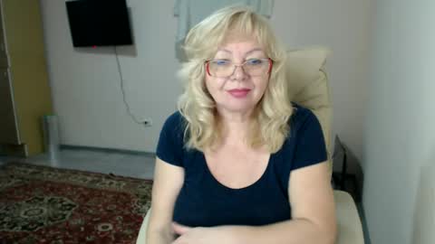 Snapshot of evelynloveshy chatting on February 18, 2025, 12:04 am BarbaraBlondy online show from February 18, 2025, 12:04 am