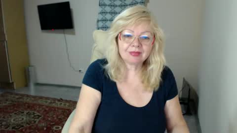 Snapshot of evelynloveshy chatting on February 19, 2025, 8:52 pm BarbaraBlondy online show from February 19, 2025, 8:52 pm