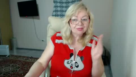 Snapshot of evelynloveshy chatting on February 22, 2025, 12:05 am BarbaraBlondy online show from February 22, 2025, 12:05 am
