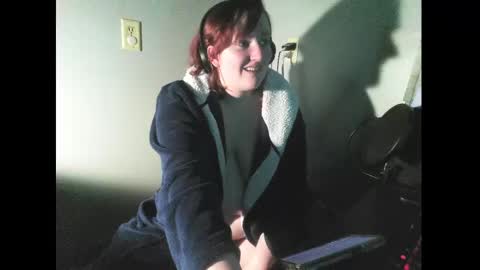 Snapshot of evelynnangel13 chatting on February 14, 2025, 4:04 am Evelynn Angel online show from February 14, 2025, 4:04 am