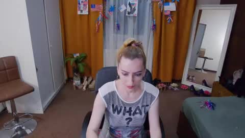 Snapshot of evelynreagan chatting on July 6, 2026, 5:59 am evelynreagan online show from July 6, 2026, 5:59 am