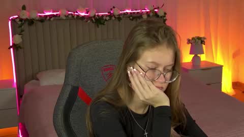 Snapshot of evemundie chatting on October 21, 2025, 12:28 pm Eve online show from October 21, 2025, 12:28 pm