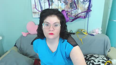 Everly online show from December 10, 2024, 12:27 pm