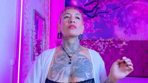 everlyn_sexx online show from February 18, 2026, 11:39 am