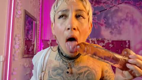 everlyn_sexx online show from March 25, 2026, 2:12 pm