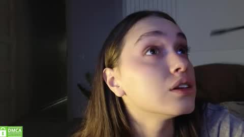 evi_woow online show from October 17, 2025, 9:39 pm