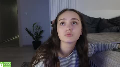 evi_woow online show from November 3, 2025, 8:54 pm