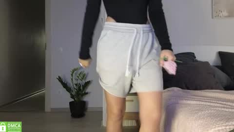 evi_woow online show from November 6, 2025, 6:31 pm