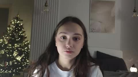 evi_woow online show from December 16, 2025, 1:10 am