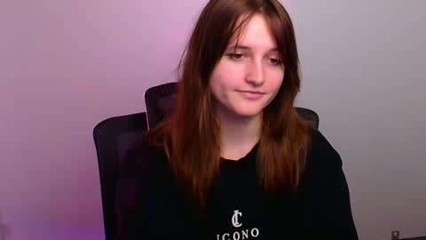 Evie online show from November 6, 2025, 1:56 pm