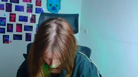 Evie online show from December 3, 2025, 11:25 pm