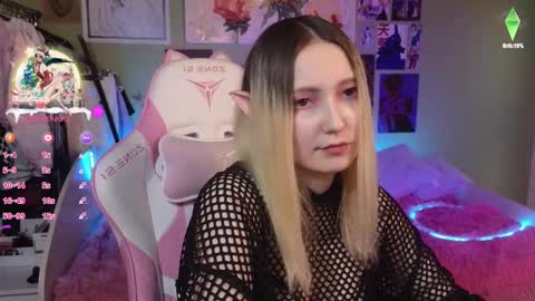 Evie online show from December 19, 2024, 11:03 pm