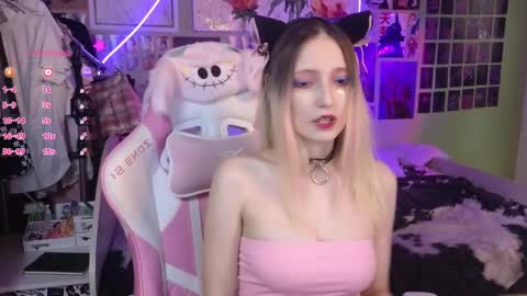 Evie online show from February 22, 2025, 9:04 pm