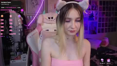 Evie online show from March 6, 2025, 11:20 pm