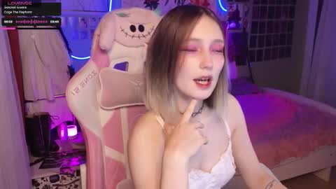 Evie online show from October 17, 2025, 8:55 pm