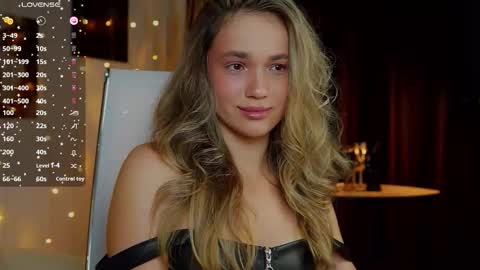 Evie online show from September 19, 2025, 9:48 pm