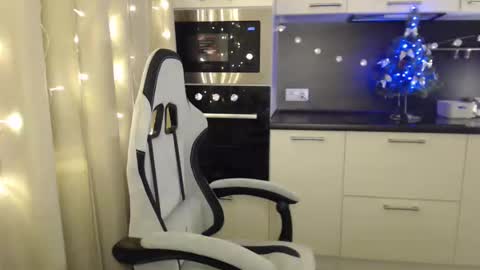 Lessie online show from December 20, 2024, 8:55 pm