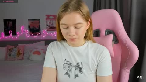 Snapshot of evixie chatting on February 22, 2026, 3:18 am Eva online show from February 22, 2026, 3:18 am