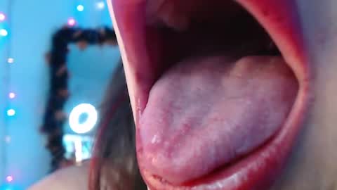 Snapshot of evolethmontenegros chatting on December 3, 2024, 7:10 am Evoleth online show from December 3, 2024, 7:10 am