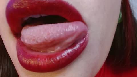 Snapshot of evolethmontenegros chatting on December 14, 2024, 6:35 am Evoleth online show from December 14, 2024, 6:35 am